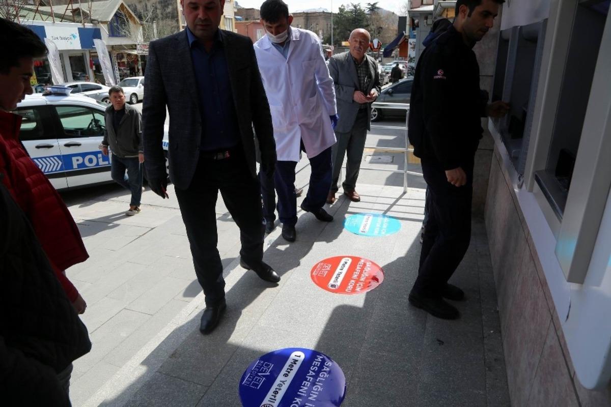 Belediye ekiplerinin salgına karşı bilgilendirme &ccedil;alışmaları devam ediyor