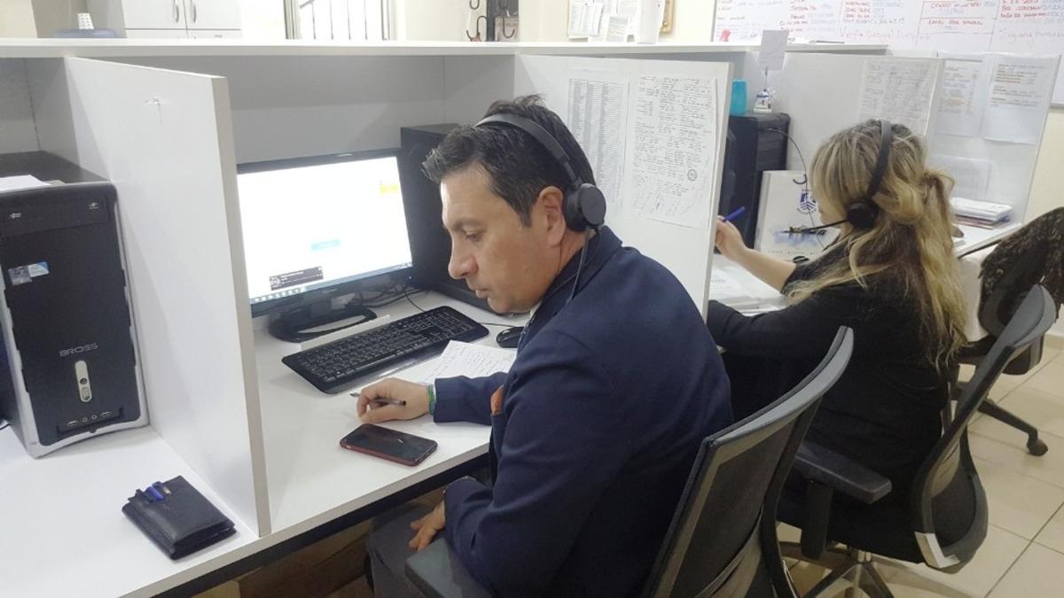 Bodrum Belediye Başkanı Aras &ccedil;ağrı merkezine gelen telefonları yanıtladı
