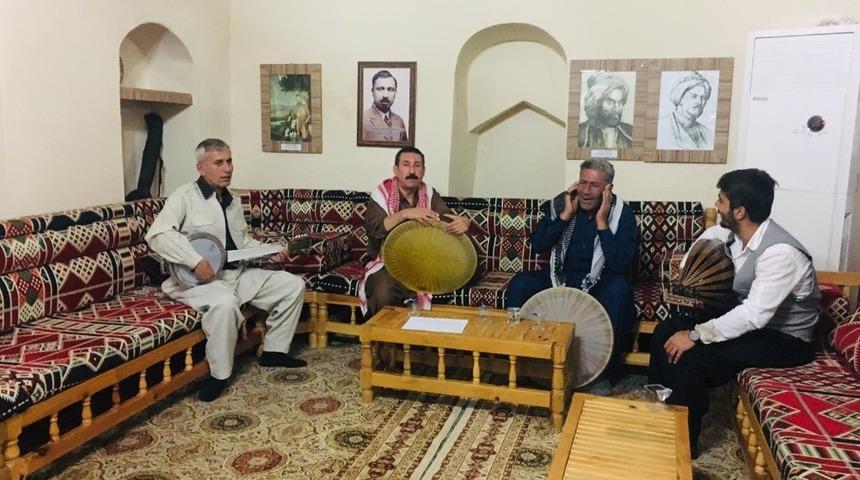 Cizre&rsquo;de &rsquo;evde kal m&uuml;zik dinle&rsquo; etkinliği