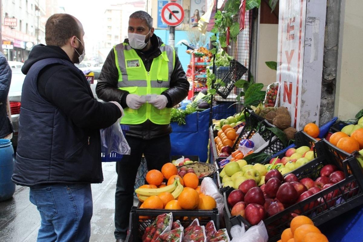 Bah&ccedil;elievler&rsquo;de yaşlı vatandaşlara yardım eli