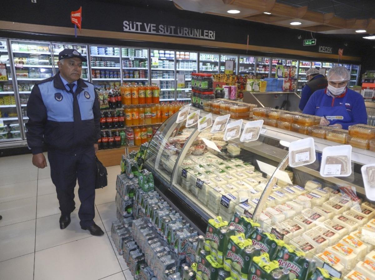 (&Ouml;zel Haber) Ankara Zabıtası korona vir&uuml;s tedbirleri &ccedil;er&ccedil;evesinde marketleri denetledi