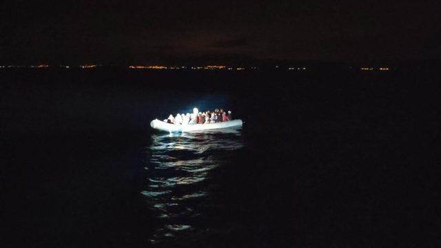 Kuşadası Körfezi’nde 29’u çocuk 50 göçmen kurtarıldı