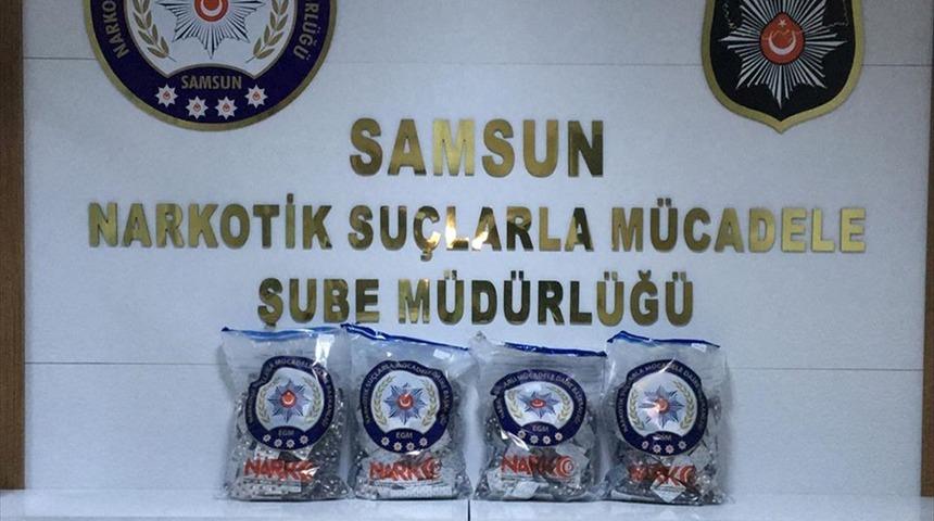 Samsun'da 30 bin uyuşturucu hapla yakalanan 2 ş&uuml;pheliden biri tutuklandı