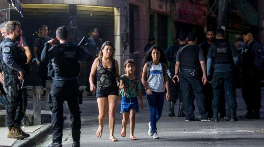 Brezilya'da h&uuml;k&uuml;meti eleştiren mafya, sokağa &ccedil;ıkma yasağı ilan etti