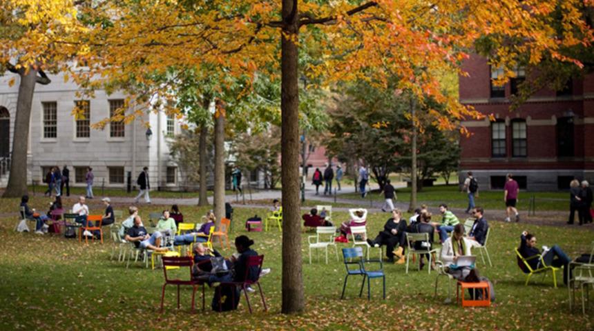 ABD'de Harvard &Uuml;niversitesinin rekt&ouml;r&uuml; ve eşinde Covid-19 &ccedil;ıktı