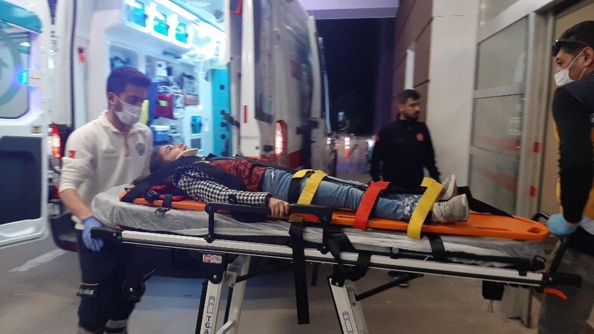 İki otomobil &ccedil;arpıştı: 4 yaralı