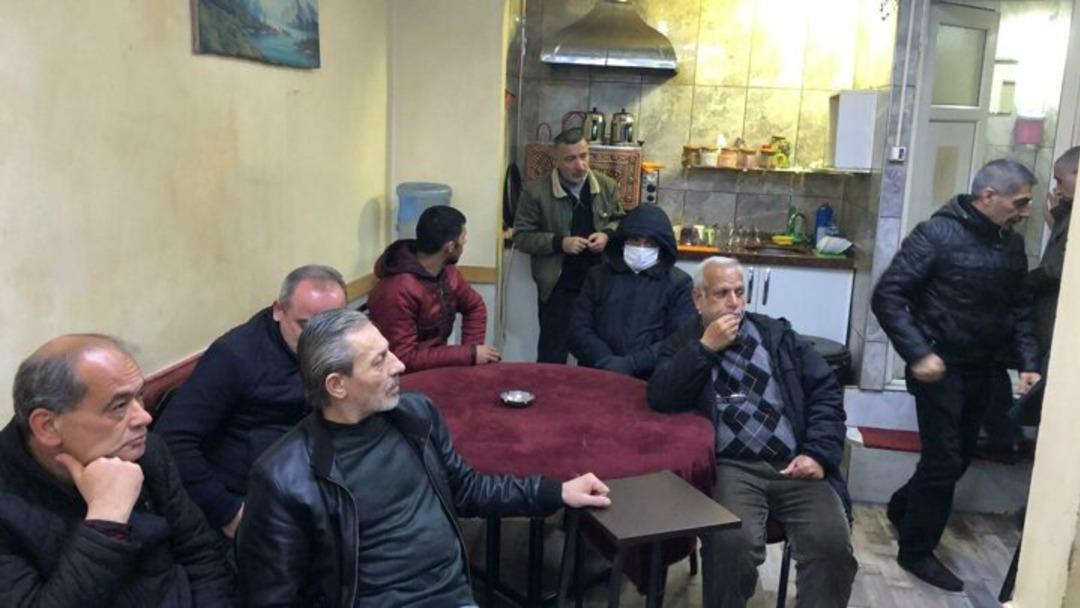 Korona yasağına uymayan vatandaşlar okey masasında yakalandı