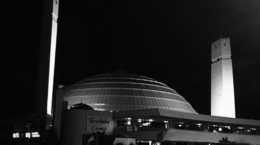 Yatsı ezanı ardından dualar okundu, tekbirler getirildi