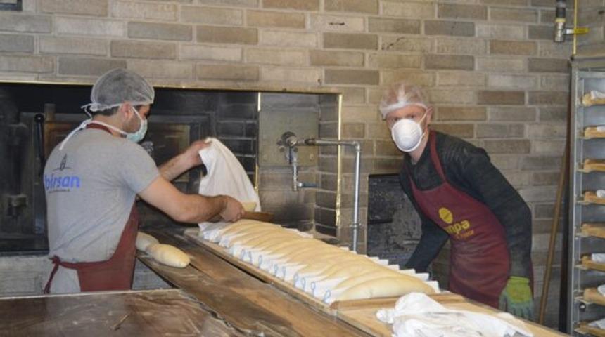 Fırıncıdan koronavir&uuml;s nedeniyle ihtiya&ccedil; sahiplerine &uuml;cretsiz ekmek