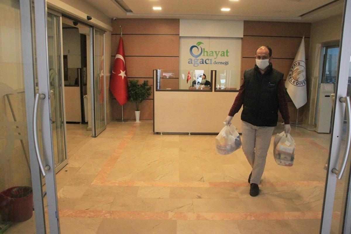 Hayat Ağacı Derneği 65 yaş &uuml;st&uuml;n&uuml; unutmadı