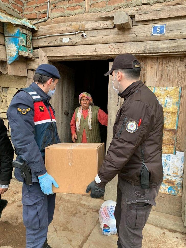 Tarihi kentte yaşlıların ihtiyaçları karşılanmaya devam ediyor G2