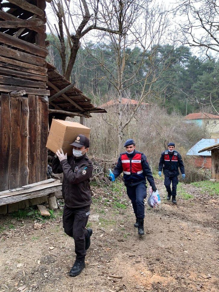 Tarihi kentte yaşlıların ihtiyaçları karşılanmaya devam ediyor G3