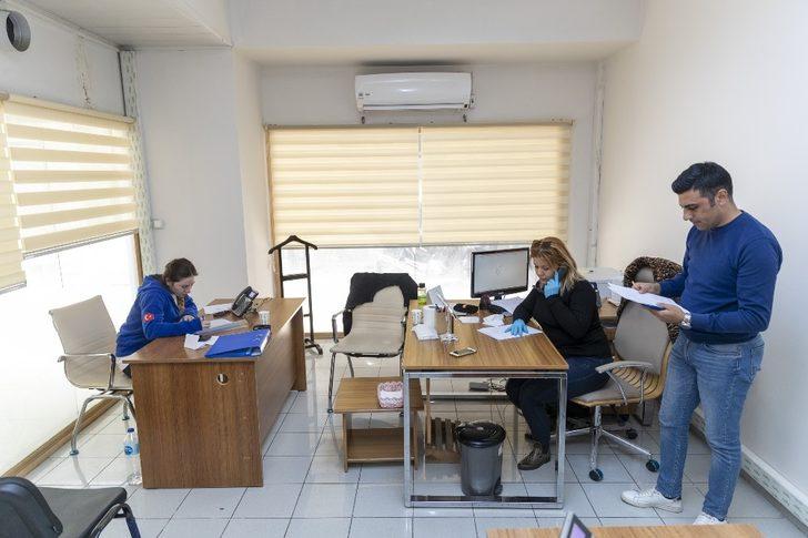 Kriz Merkezinde 65 yaş üstü vatandaşlara gıda ve ilaç yardımı için yeni hat açıldı G3