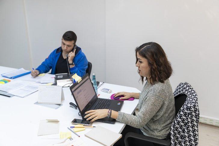 Kriz Merkezinde 65 yaş üstü vatandaşlara gıda ve ilaç yardımı için yeni hat açıldı G4