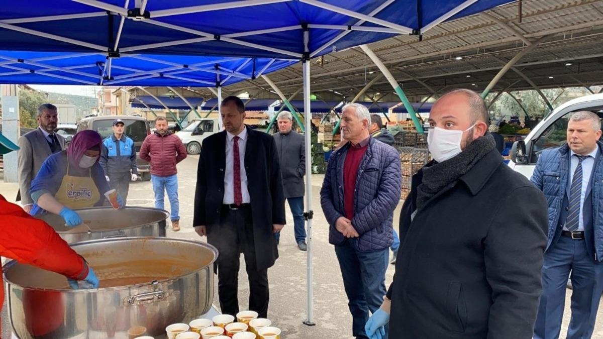 Pazarcı esnafına Usta&rsquo;nın elinden tarhana &ccedil;orbası