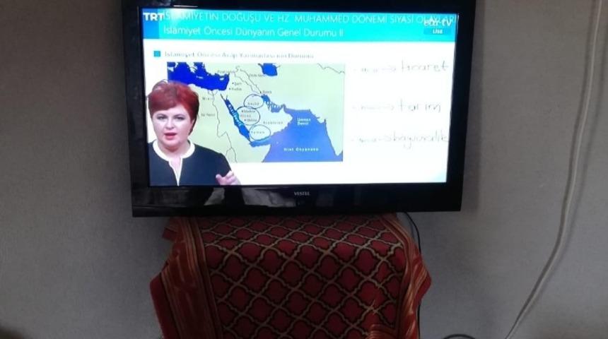 &Ouml;ğretmenlerden &ouml;rnek davranış