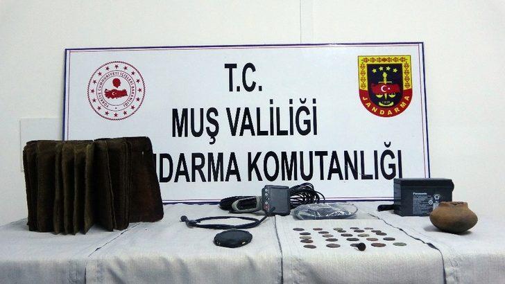 Muş’ta 1 milyon 250 bin dolar değer biçilen Tevrat ele geçirildi G1