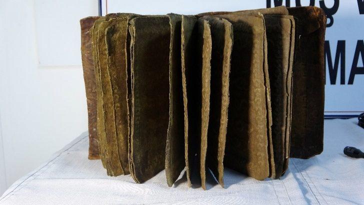 Muş’ta 1 milyon 250 bin dolar değer biçilen Tevrat ele geçirildi G5