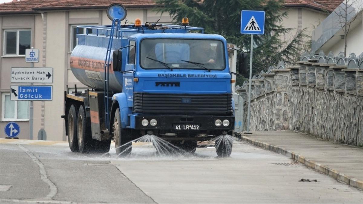 Başiskele cadde ve sokaklarında korona vir&uuml;s temizliği