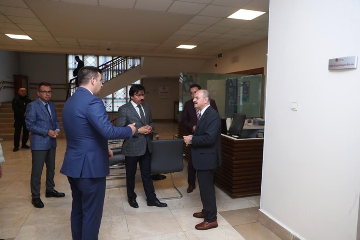 Vali &Ccedil;akacak Vefa Sosyal Destek İletişim Merkezini ziyaret etti