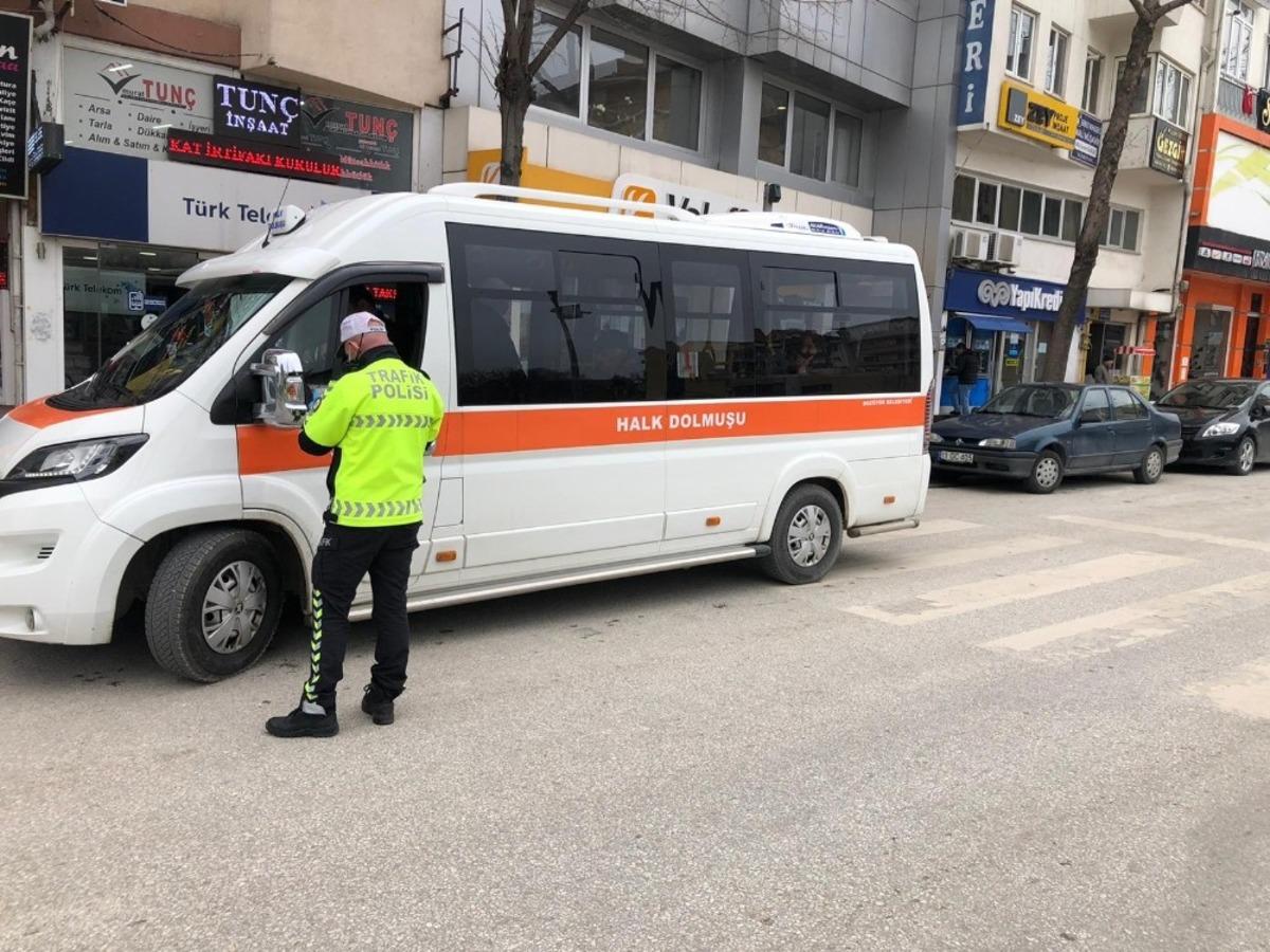Polis ekiplerinden otob&uuml;slere Korona vir&uuml;s denetimi