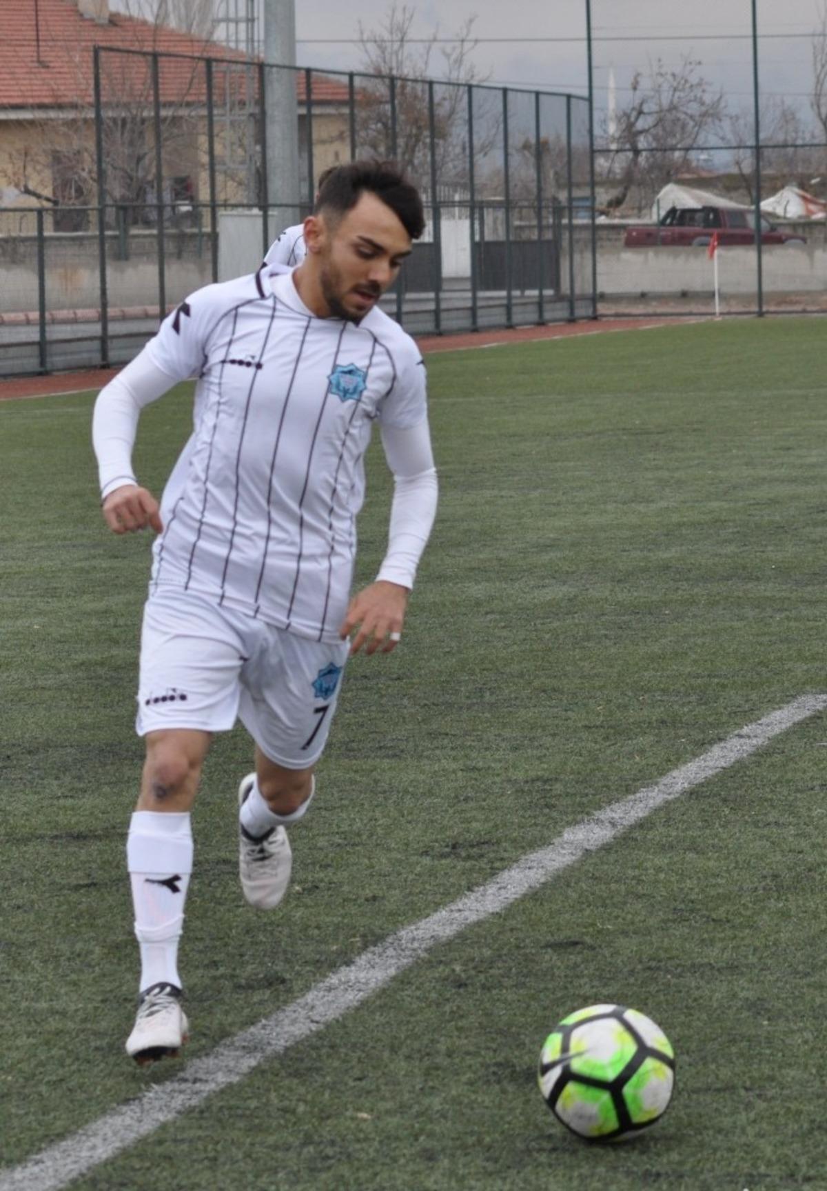 S&uuml;per Amat&ouml;r&rsquo;de krallık yarışı