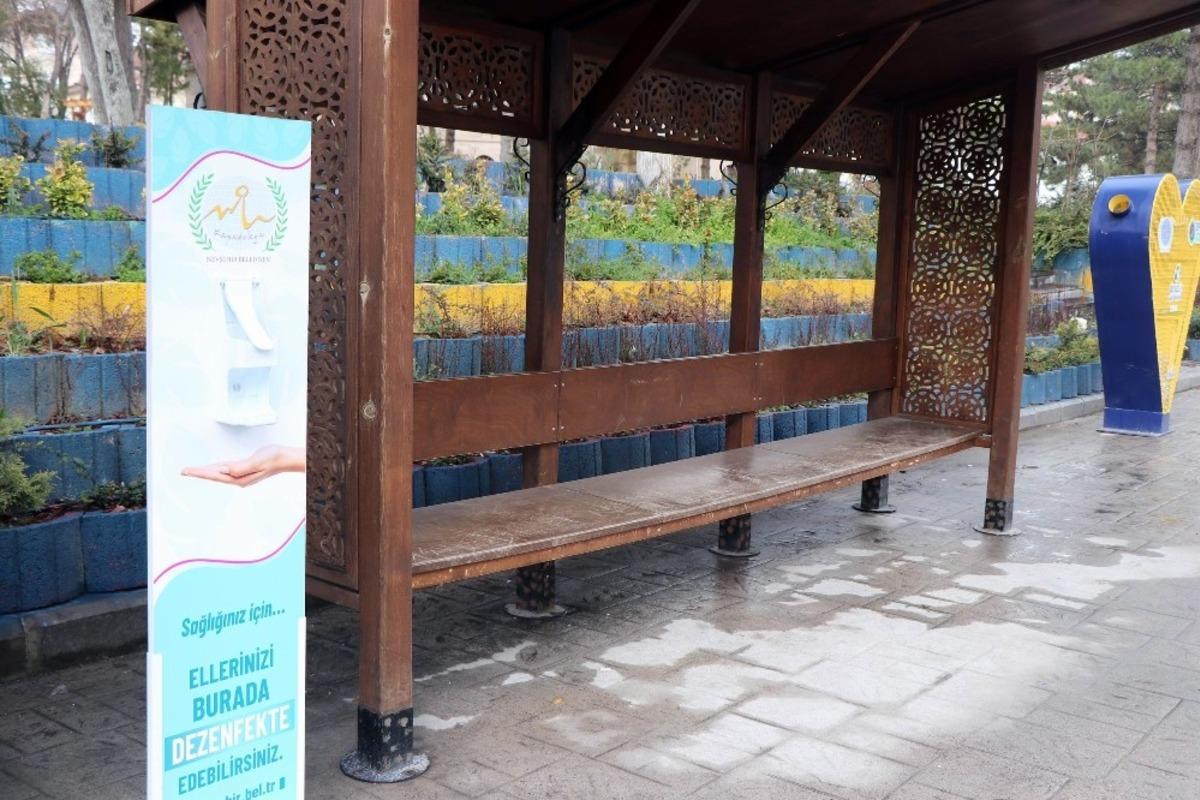 Nevşehir&rsquo;de otob&uuml;s durağındaki el dezenfektanı ikinci kez kayboldu