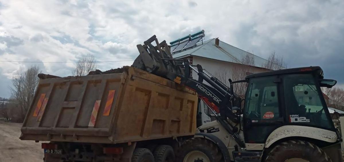 Bulanık Belediyesinden &ccedil;evre temizliği