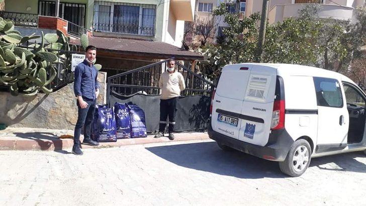 Kuşadası’nda sokak hayvanları için mama dağıtmaya başlandı G1
