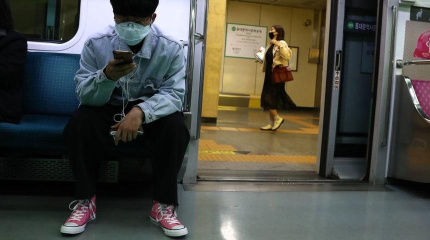 Koronavir&uuml;s: G&uuml;ney Kore son bir ayın en d&uuml;ş&uuml;k sayıdaki vakasını a&ccedil;ıkladı