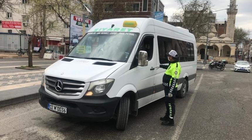 Trafik ekiplerinden toplu taşıma araçlarında korona virüs denetimi