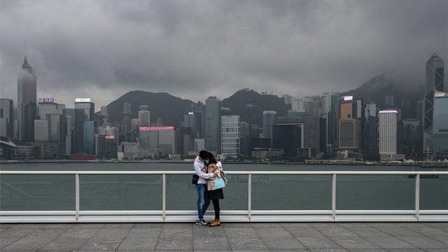 Dünyanın nüfus yoğunluğu en yüksek olan kentlerinden Hong Kong tamamen sessizliğe gömüldü.