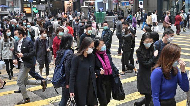 Yapılan bir araştırma Hong Kong'da nüfusun yüzde 98'inin sokakta maske ile dolaştığına işaret ediyor.