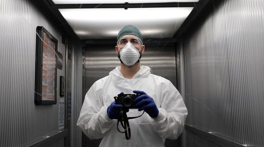 Koronavirüs salgını - İtalya’da çalıştığı hastanenin fotoğraflarını çeken hemşire: “Siperdeymişiz gibi hissediyoruz”