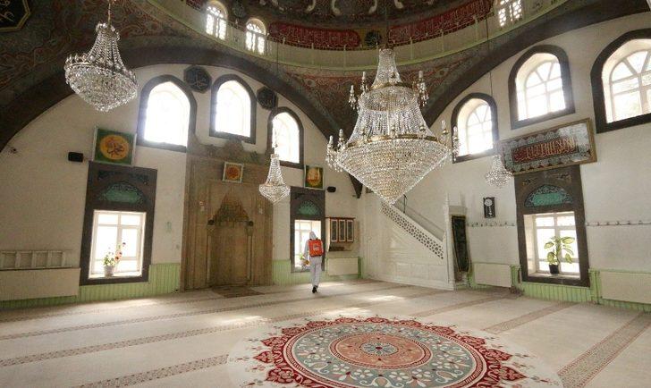 Büyükşehir kenti 7/24 dezenfekte ediyor G4