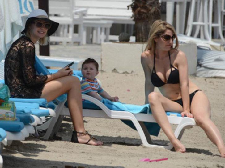 Serdar Ortaç eşinin ailesiyle tatilde G3