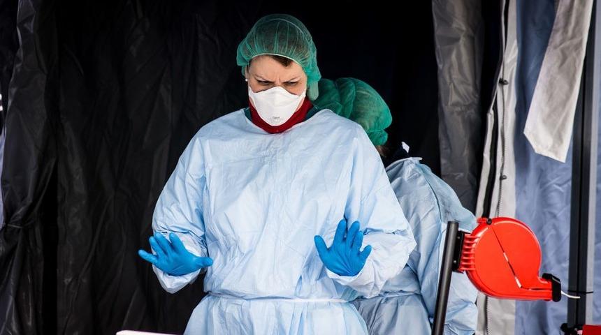 İtalya'da koronavir&uuml;s: &Ouml;l&uuml;m kalım kararları vermek zorunda kalan doktorlar