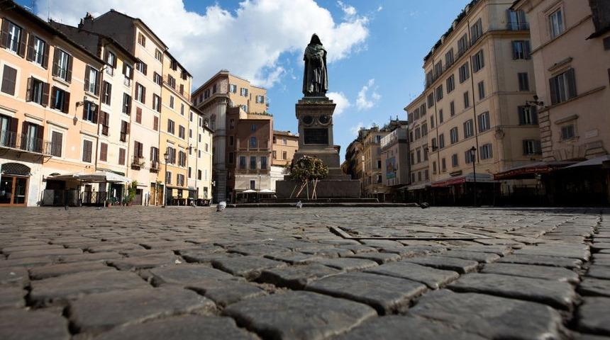 Koronavir&uuml;s: İtalya'da iyileşenler ve doktorlardan &ccedil;ağrı: Evlerinizde kalın