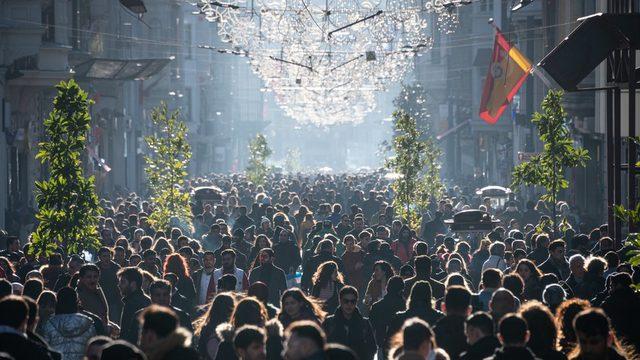 Uzmanlar kalabalık yerlerden uzak durmayı tavsiye ediyor