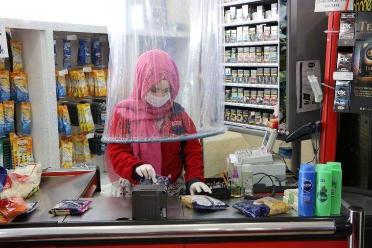 Markette kasiyerlere naylon poşetli koronavirüs önlemi G2