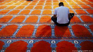 Ramazan’da camiler açık olacak mı? Teravih namazı cemaatsiz nasıl kılınır?