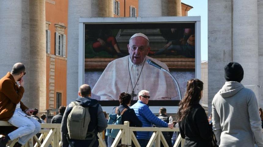 Vatikan'da koronavir&uuml;s tedbiri: Pazar duası ilk kez video ile yapıldı