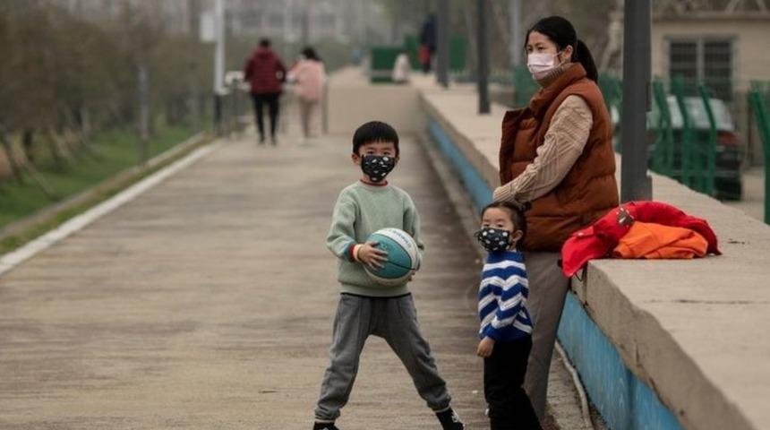 &Ccedil;in'de koronavir&uuml;s karantinası i&ccedil;in kullanılan otel &ccedil;&ouml;kt&uuml;, 70 kişi enkaz altında kaldı