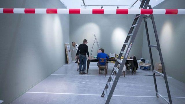 Hollanda'nın Maastricht kentindeki TEFAF Sanat Fuarı'nda koronavirüs nedeniyle önlemler alınıyor