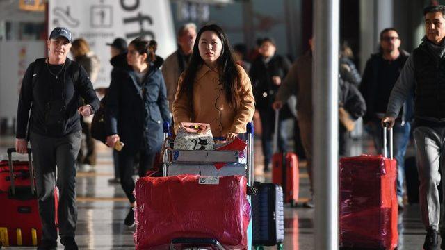 Roma havaalanında çinli bir turist