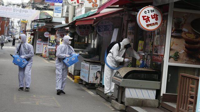 Güney Kore'de pazar yerleri ilaçlanıyor