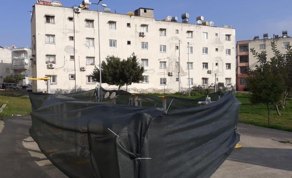 Toroslar&rsquo;da park ve oyun alanları dezenfekte edilerek kullanıma kapatıldı