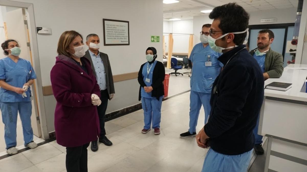 Başkan H&uuml;rriyet koronavir&uuml;s &ccedil;alışmalarını sahadan y&ouml;netiyor