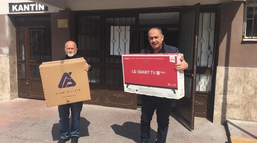 Eğitimden uzak kalmamaları i&ccedil;in televizyon desteğinde bulundular