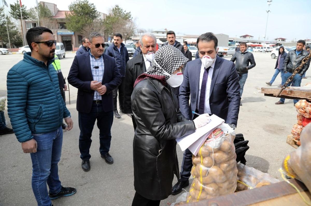 Van&rsquo;daki sebze ve meyve halinde korona vir&uuml;s denetimi